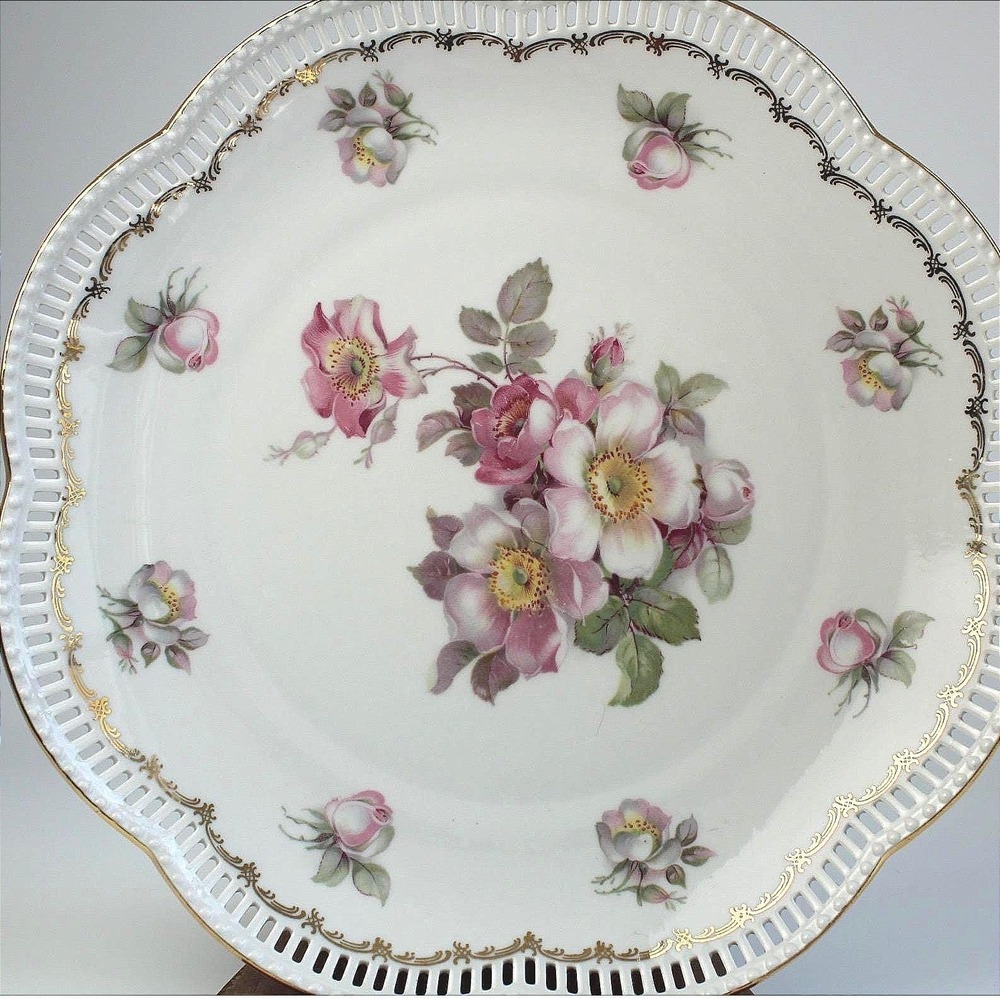 Schumann Arzberg Bavaria Wild Rose Reticulated Porcelain Plate Gold Trim 10.25"